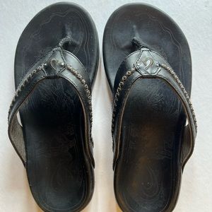 Olukai Mekila size 8 mens sandals